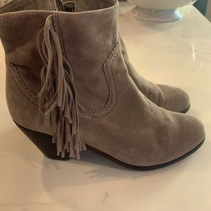 SUPER CUTE!!!Sam Edelman suede booties